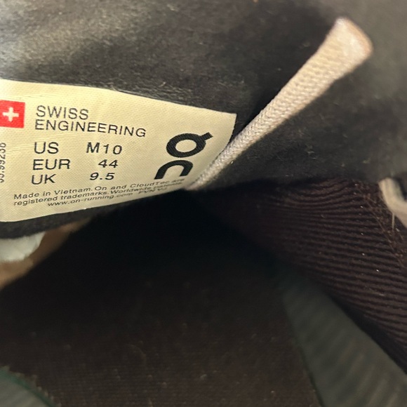 On Running Cloudflow Running Lace Up Sneakers in Black/Asphalt - Picture 12 of 15